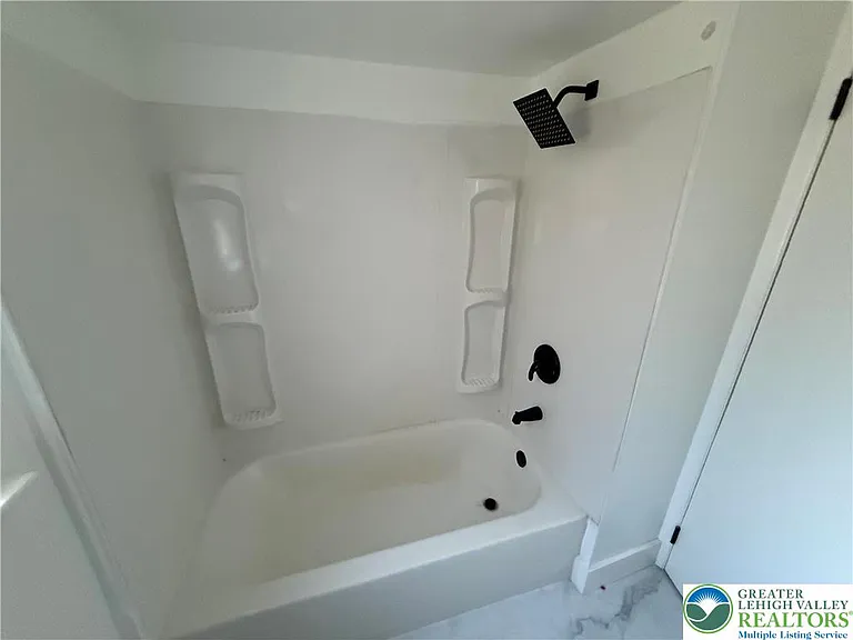 56 W North St — Photo 11