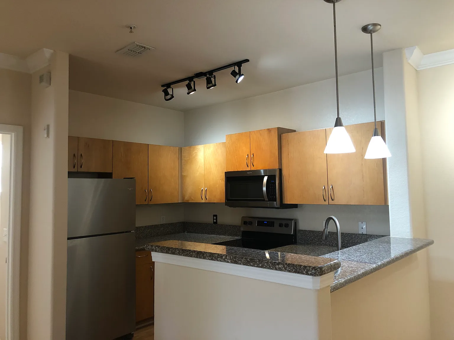 2 bed, 1100 sqft, $1,355 — Photo 2