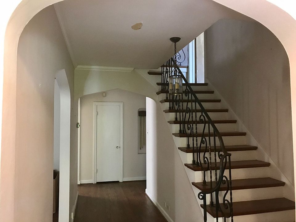 2nd image of 1110 Woodbine Ave