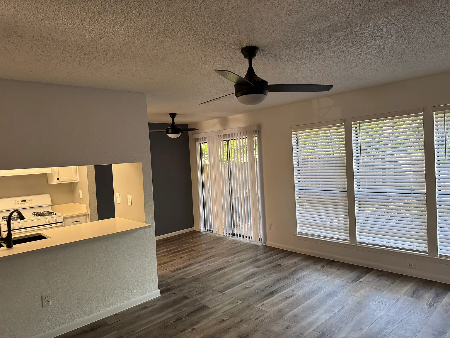 2 bed, 1.5 bath, 1100 sqft, $1,700 — Photo 4