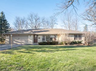 5 Notre Dame Dr, Naperville, IL 60540