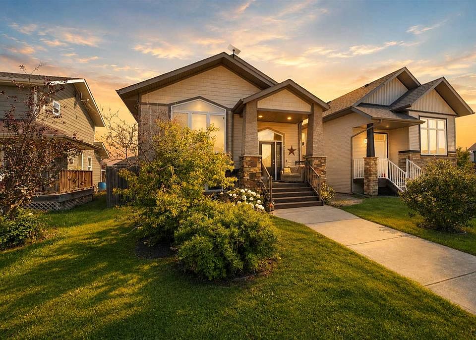 1st image of 84 W Mackenzie Cres