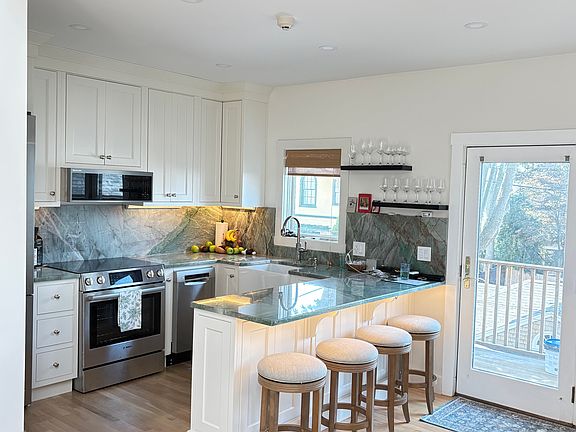 Update Quartz Kitchen with Bosch appliances