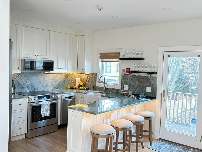 Update Quartz Kitchen with Bosch appliances
