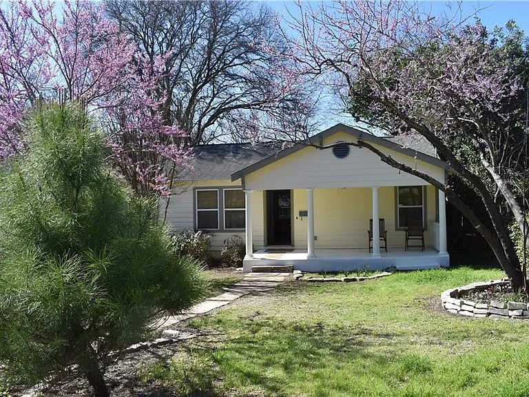 2109 Wright St — Photo 1