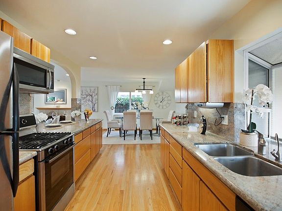 3rd image of 3591 Forest Ave
