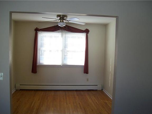 3rd image of 15 Valley View Dr