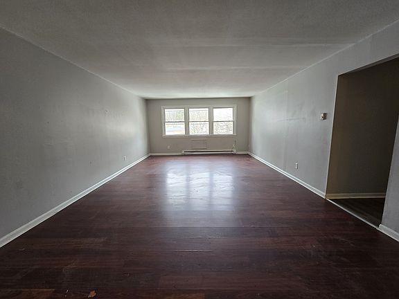 spacious living/dining room