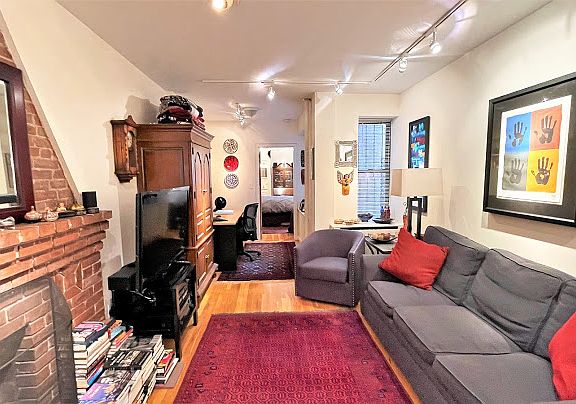 3rd image of 312 W 76th St APT 1R