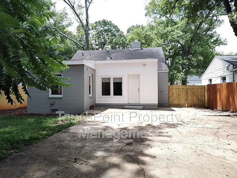 1405 Shamrock Dr — Photo 19