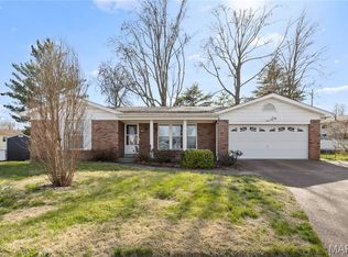 560 Blossomheath Dr, Saint Louis, MO 63125