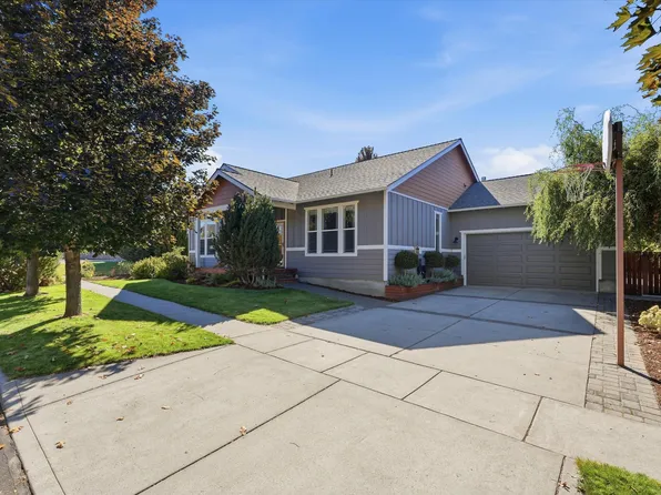 20717 Snow Peaks Dr, Bend, OR 97701
