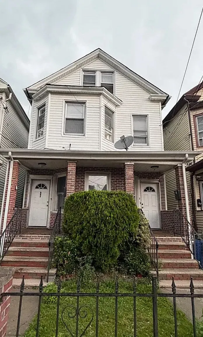 3 bed, $2,250 — Photo 1