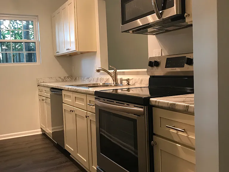 11 Charter Dr — Photo 3