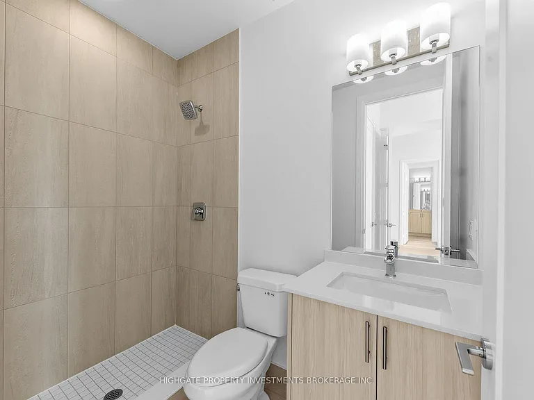 27 Korda Gate #Penthouse 101 — Photo 22