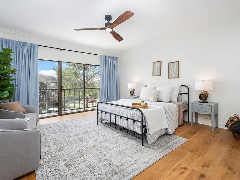 401 Lakeside Ln #213 — Photo 4