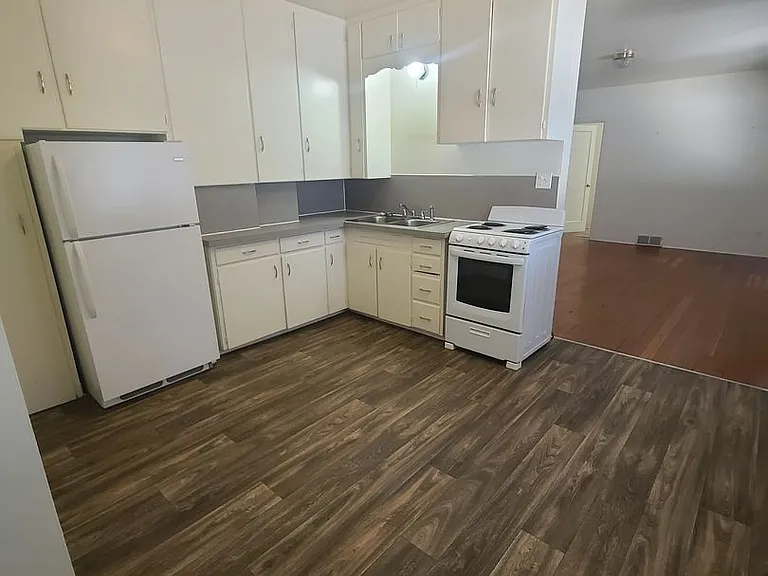 604 W Hays St #B — Photo 3