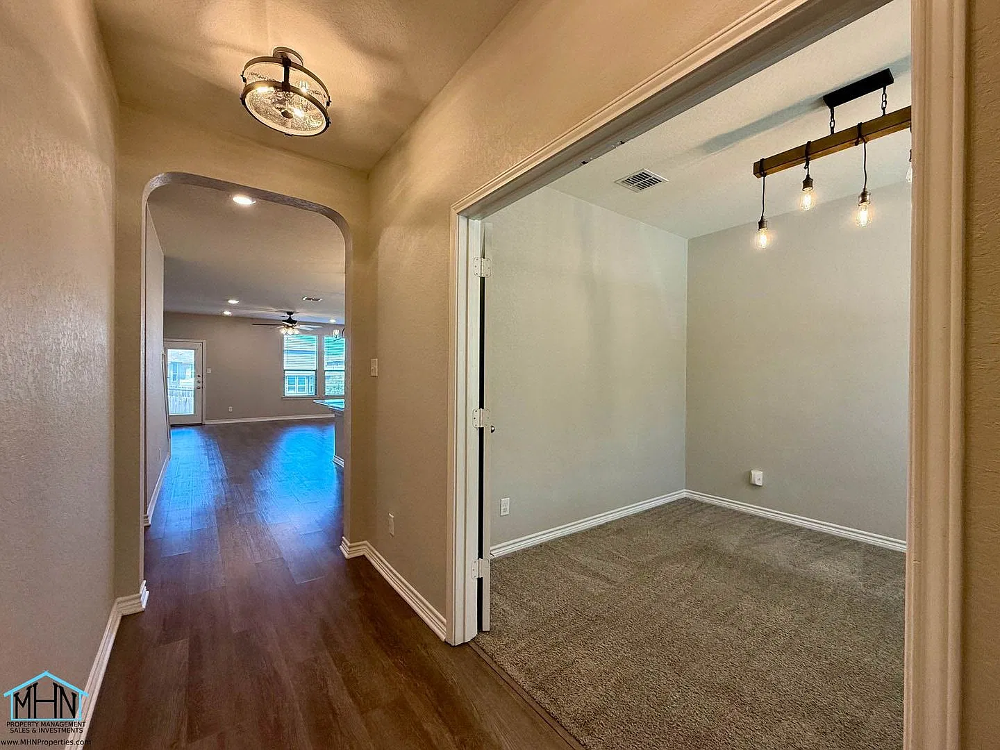 Discover your dream home just minutes from Randolph AFB and conveniently located near Fort Sam Ho... — Photo 4