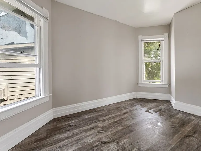 1313 Avon St — Photo 5
