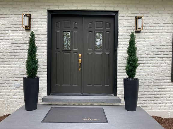 3rd image of 19W071 Avenue Chateaux N