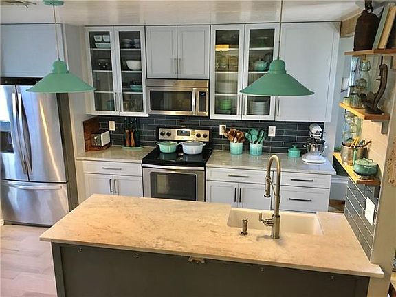 2nd image of 2713 Bayou Vista Dr