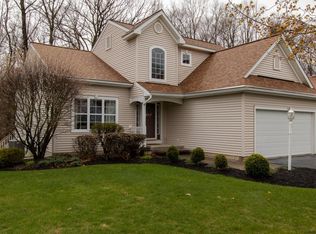 17 Grooms Point Dr, Clifton Park, NY 12065