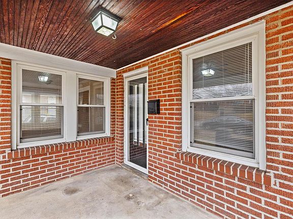 3rd image of 2944 Kincaid Ave