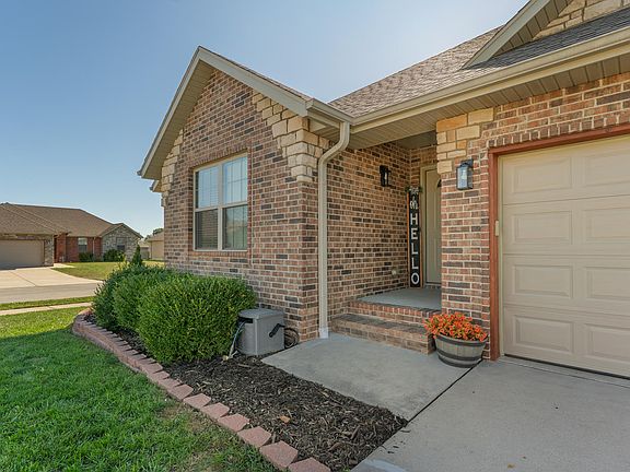 2nd image of 878 E Dyann Drive