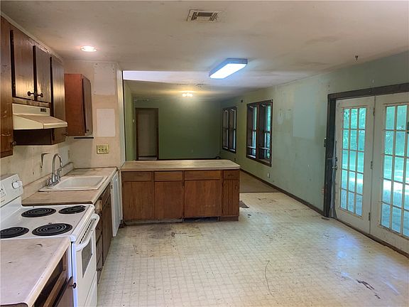 4th image of 2422 Hayden Rd