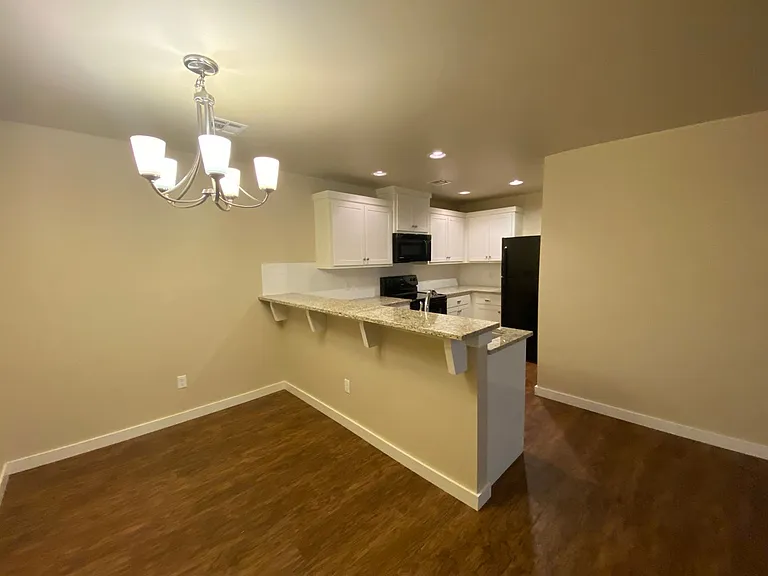 775 SW 13th St — Photo 5