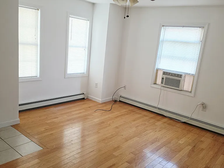 476 Plantation St — Photo 10