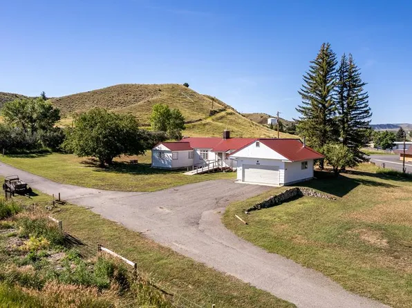1406 Highland Ave, Meeteetse, WY 82433
