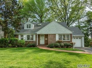 45 Crest Rd, New Hyde Park, NY 11040