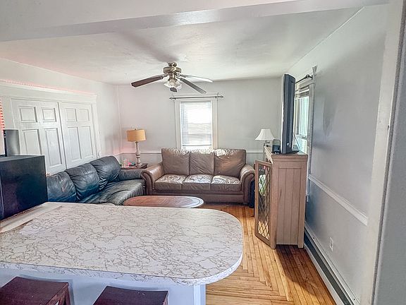 3rd image of 29 Russell Rd