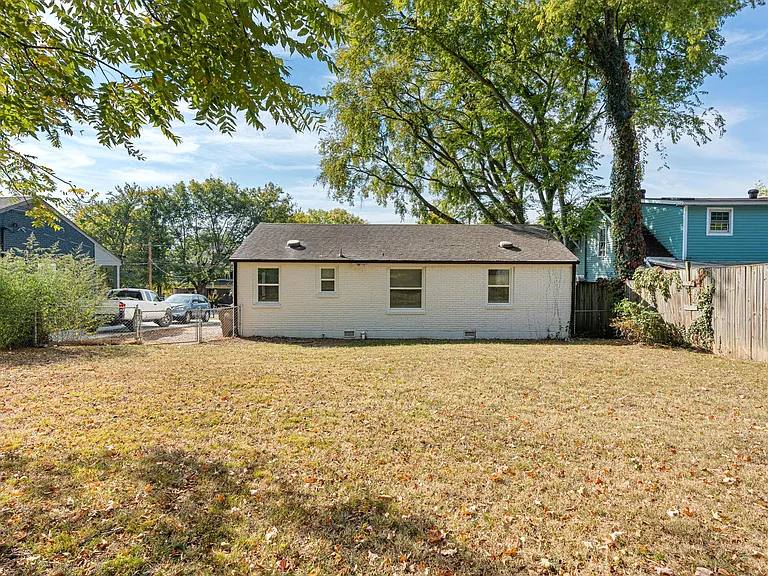 1023 Seymour Ave — Photo 20