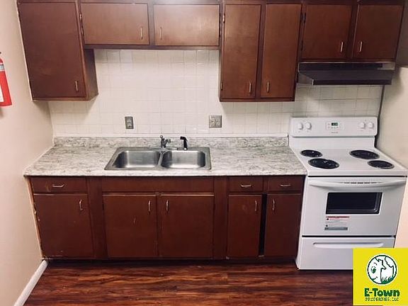 Kitchen - Brand new stove & counter top