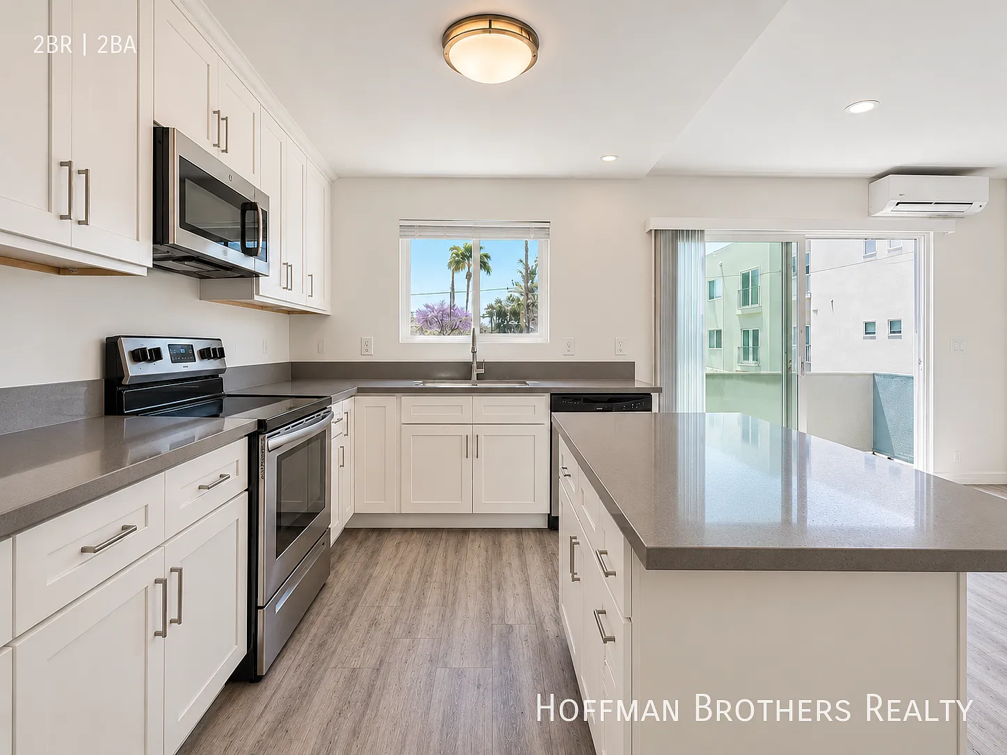 Top-Floor 2-Bedroom With In-Unit Laundry, Ac & Balcony!! — Photo 2