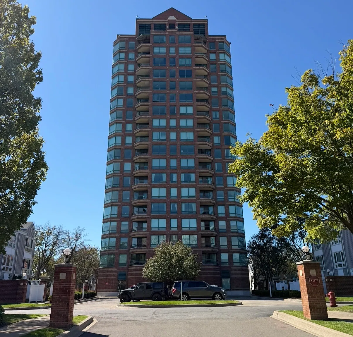 2 bed, 1090 sqft, $2,250 — Photo 2