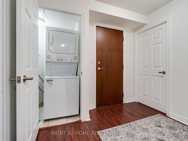 310 Burnhamthorpe Rd W #1713 — Photo 5