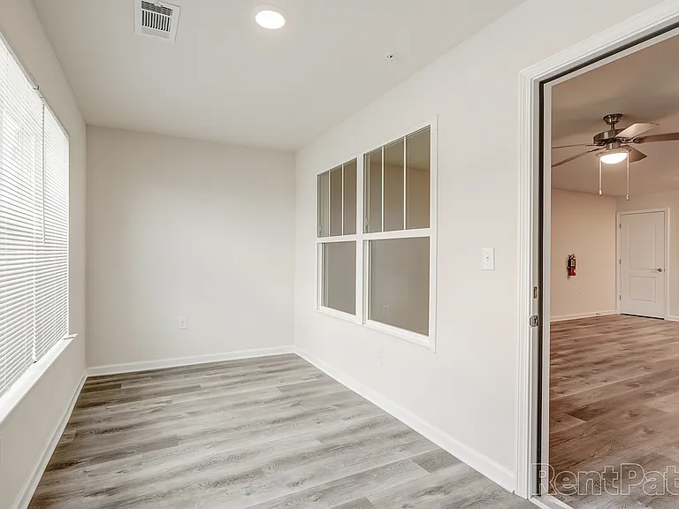Foxhill Ridge Apartments — Photo 22