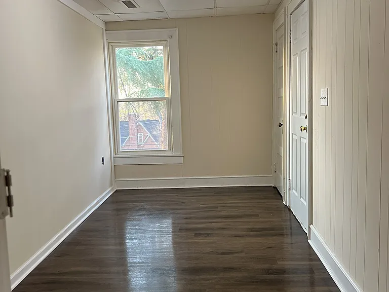 528 E Main St #4 — Photo 8