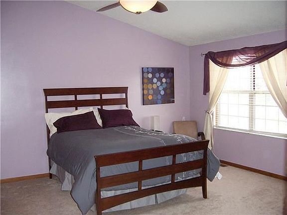 4th image of 800 Hunters Glen Dr