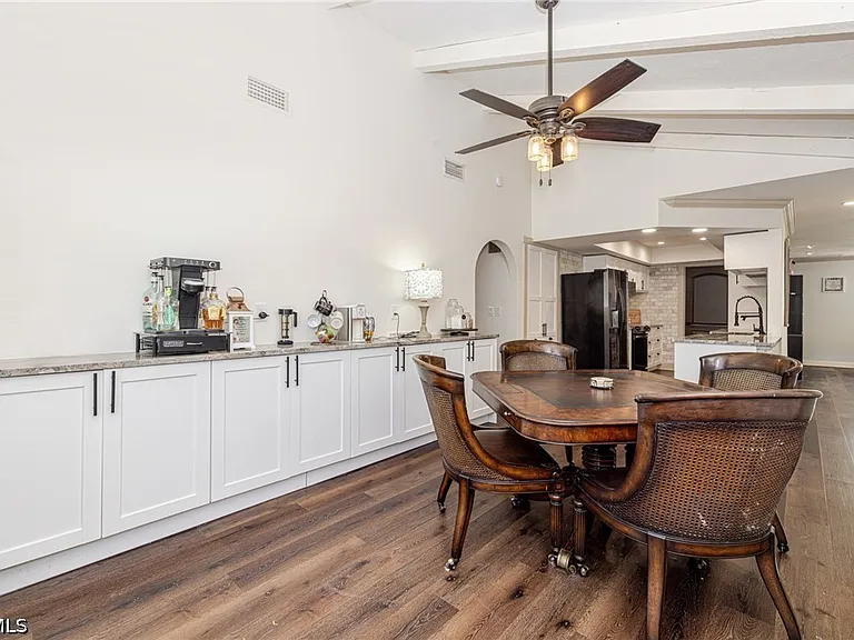 2507 Lakeview Dr — Photo 23