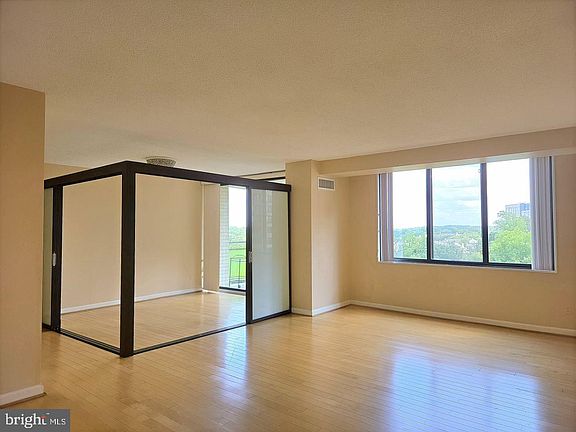 3rd image of 5225 Pooks Hill Rd APT 519N