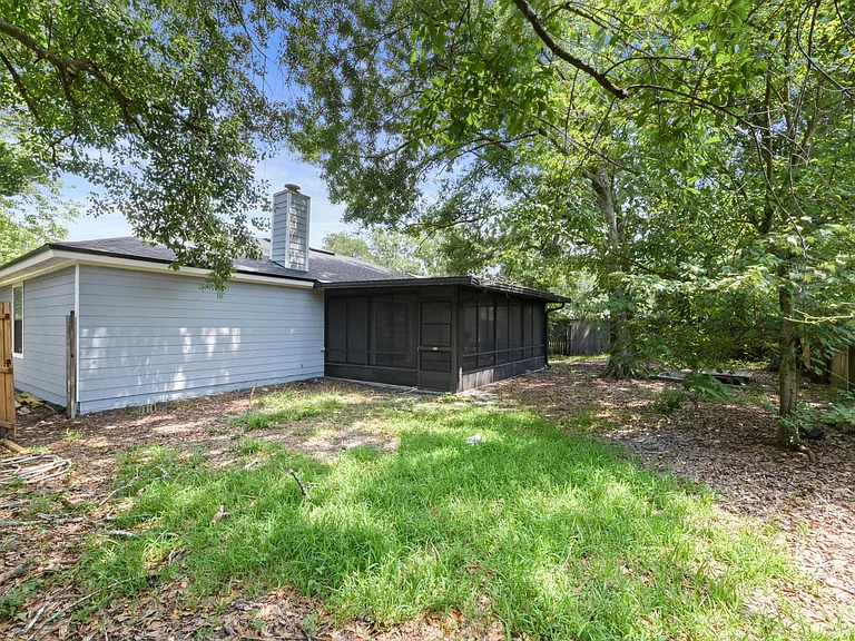 11530 Sweetwater Oaks Dr W — Photo 26