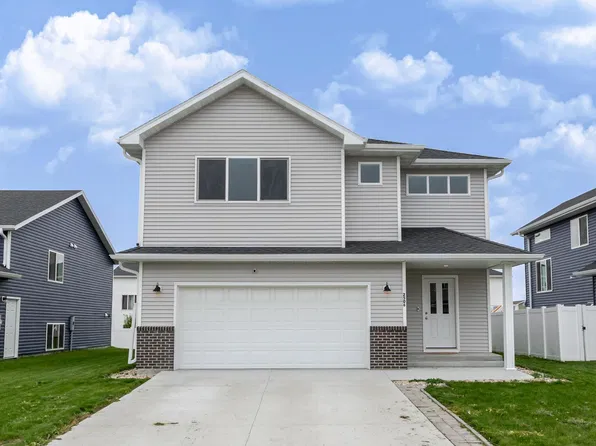 2506 Fulton Loop S, Fargo, ND 58104
