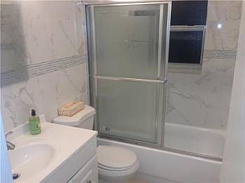 3rd image of 401 Collins Ave APT 8