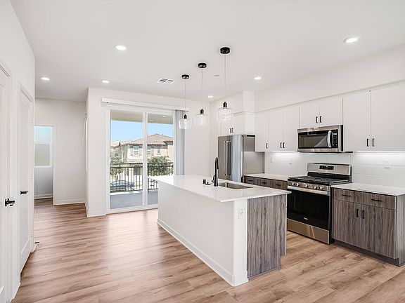 Bright open kitchens with pantry and extra barstool seating