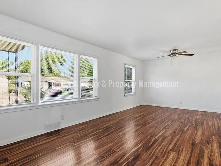 4341 N Iroquois Ave — Photo 5