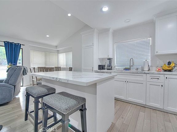 5th image of 959 Kenwood St
